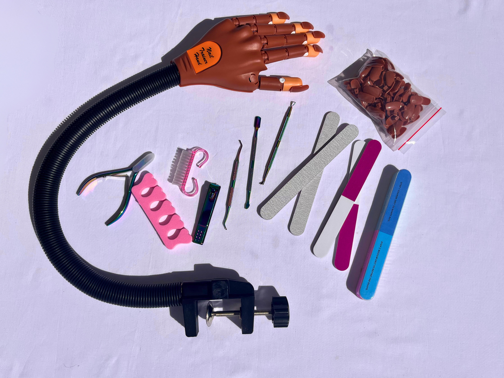 Mão de Treino Com Kit de Manicure palpasaonline